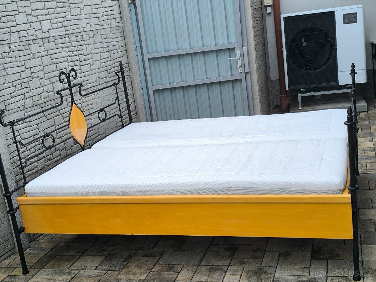 Prodám kovanou postel + Matrace Tencel 180cm x 200cm - 3