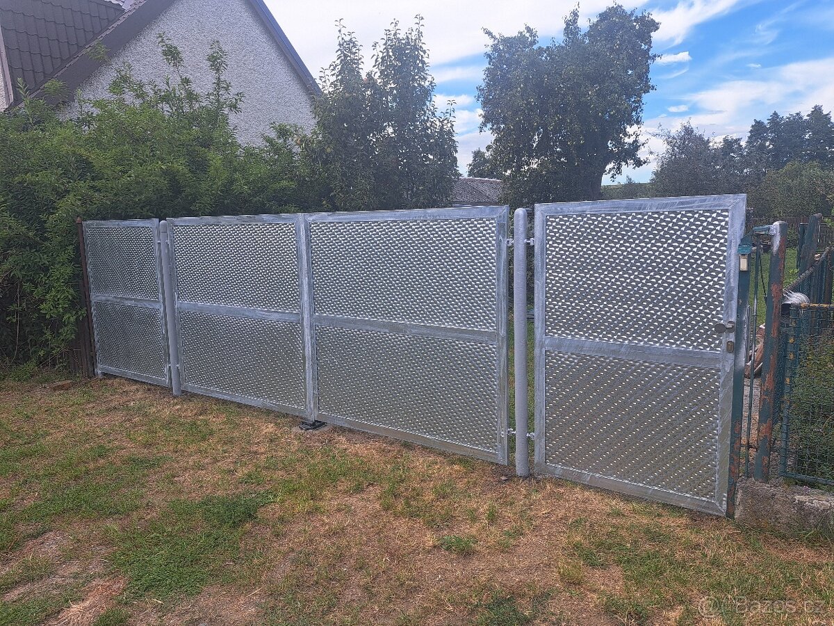 Plot s 3D plechem - 3