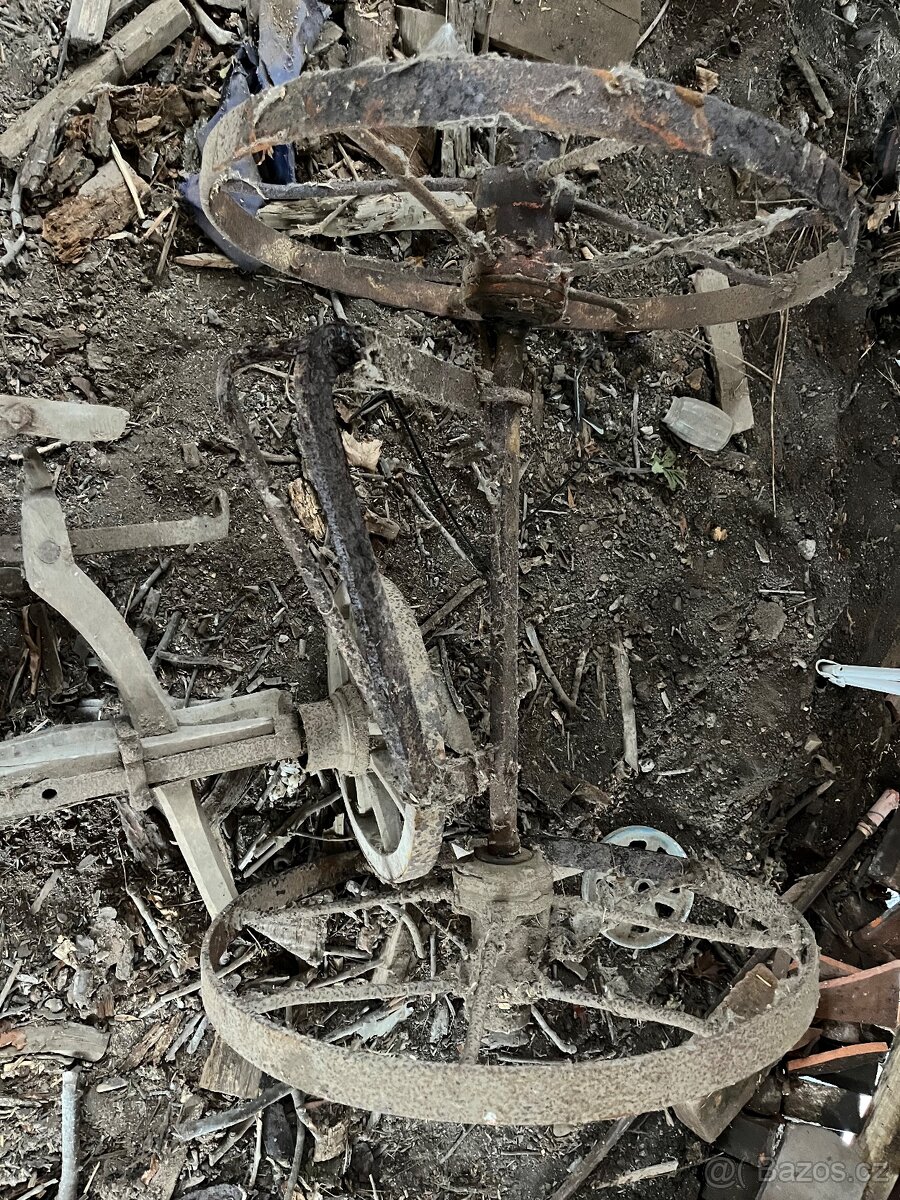 Kola a rám na povoz - 3