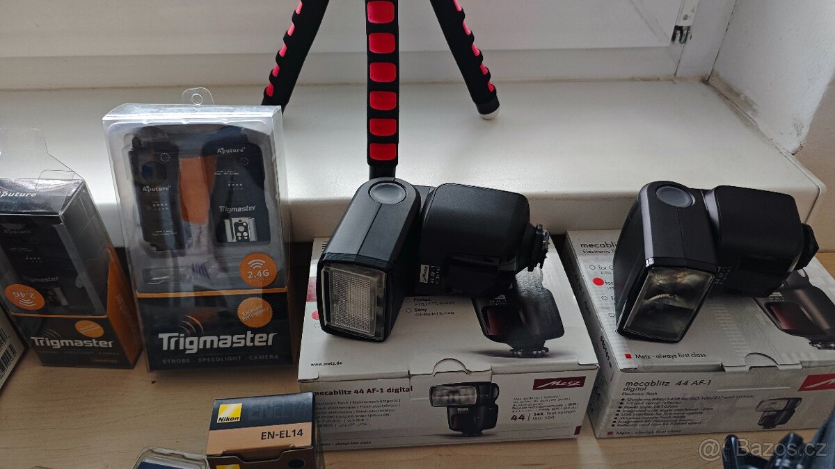 Sada Nikon D3100+3x objektiv+2x blesk+odpalovač+brašna... - 3