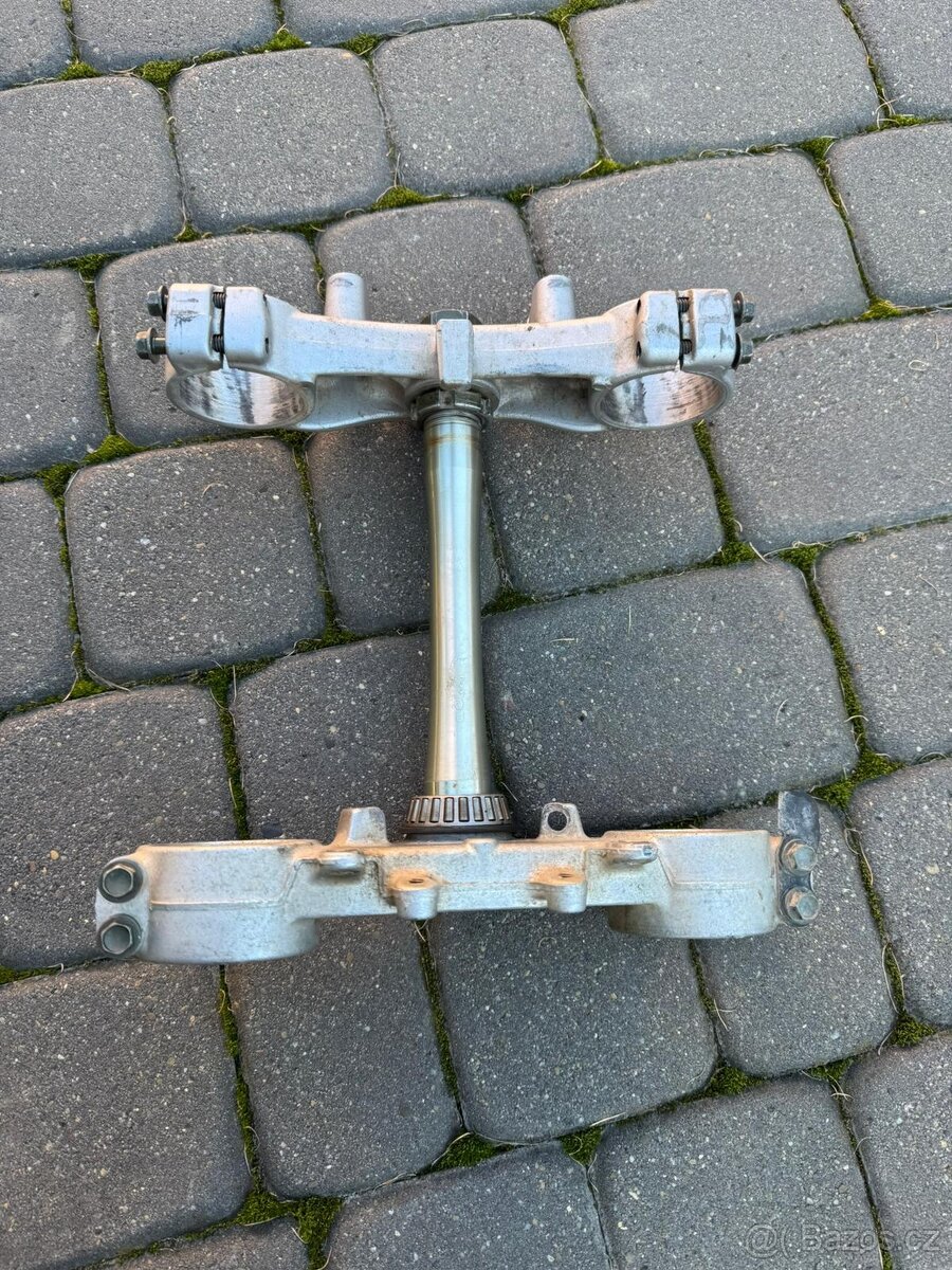 Držáky zavěšení tlumičů vidlic Yamaha YZ 125 r 98-04 - 3