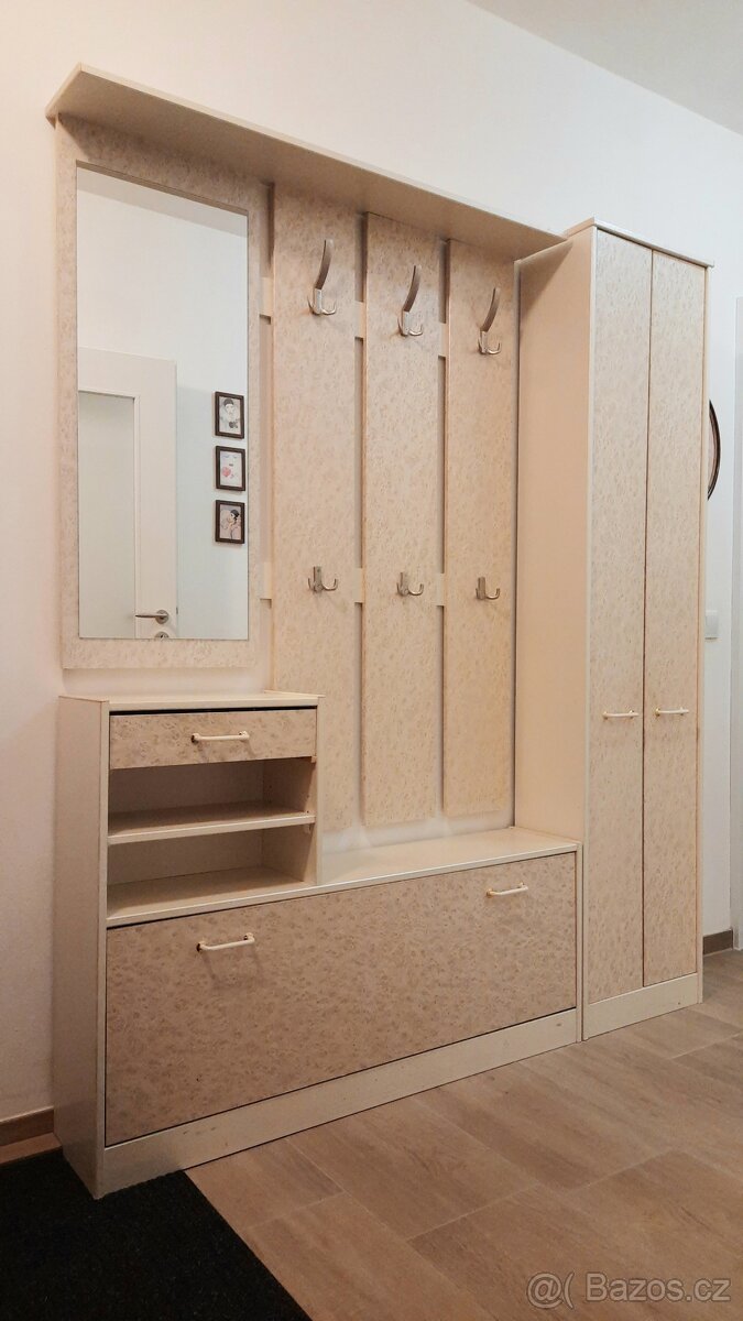 Předsíňová stěna - 3