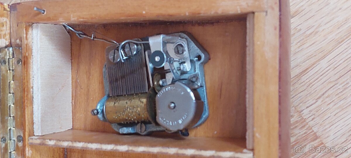 Intarzovana hrací skříňka plně funkční strojek - 3