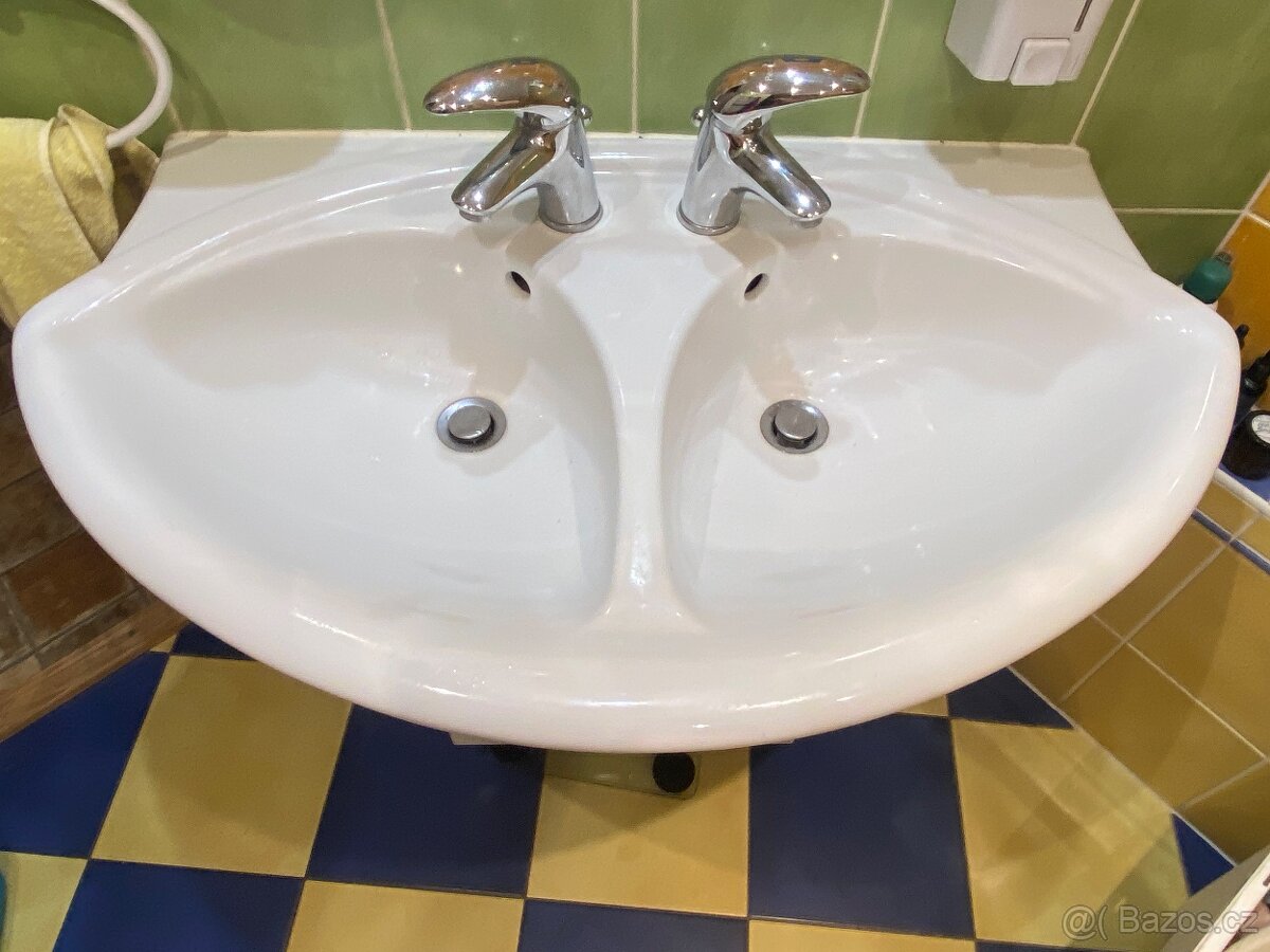 Dvojumyvadlo s bateriemi a skříňka - 3