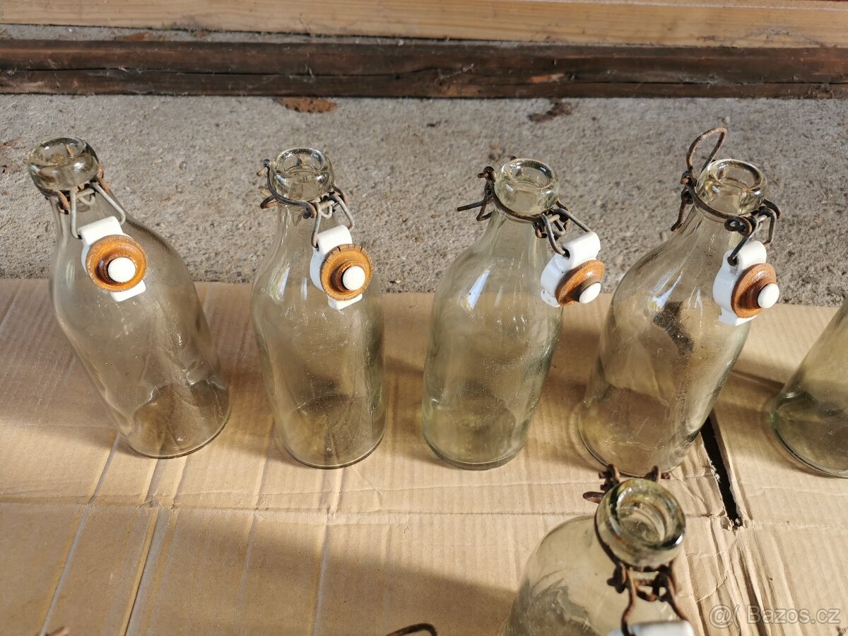 Staré skleněné láhve s porcelánovým uzávěrem, 13 ks - 3
