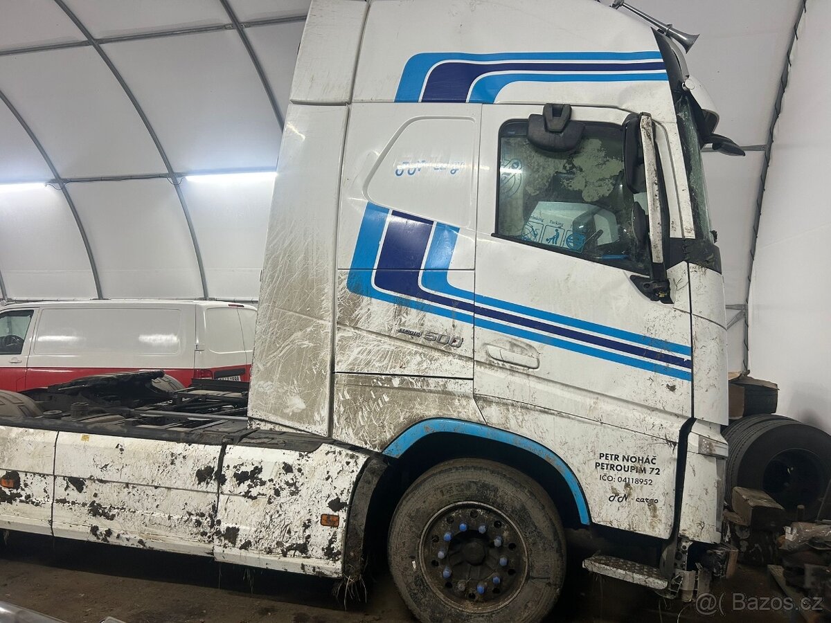 Volvo Fh 4 havarované - 3