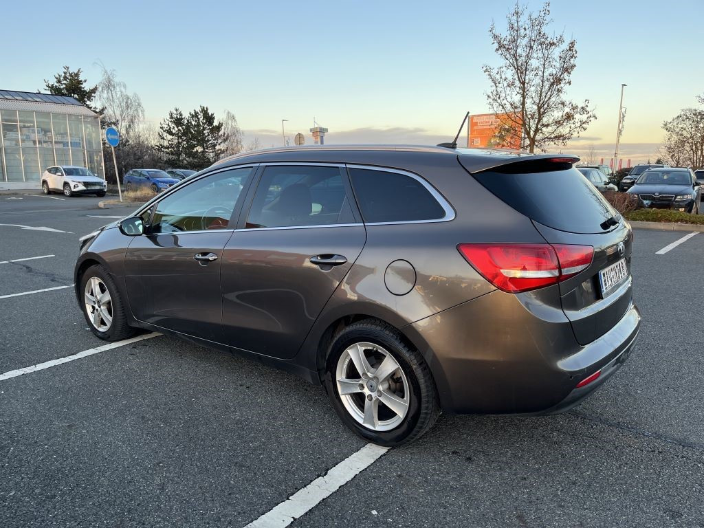 Kia Ceed SW 1.6 crdi automat - 3