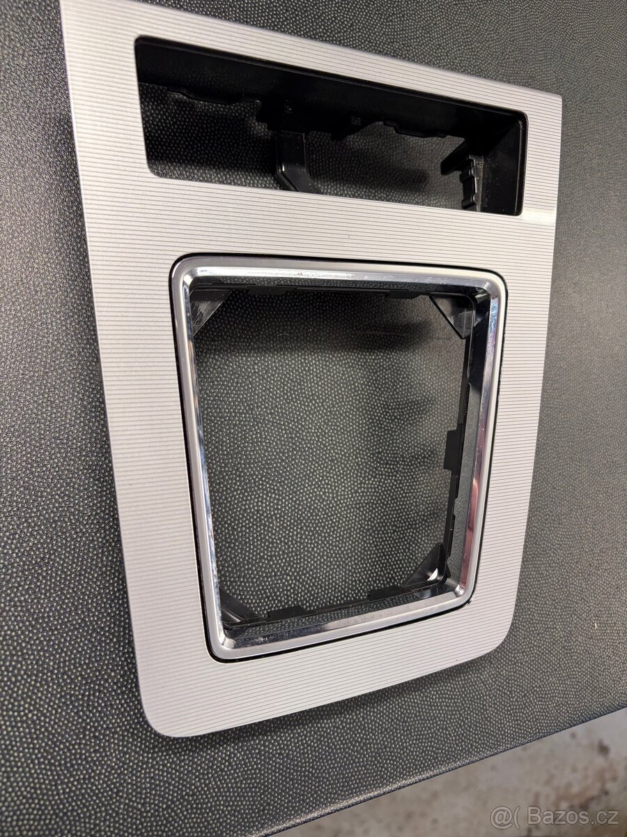 Škoda Octavia 3 rámeček + přihrádka dekor - 3