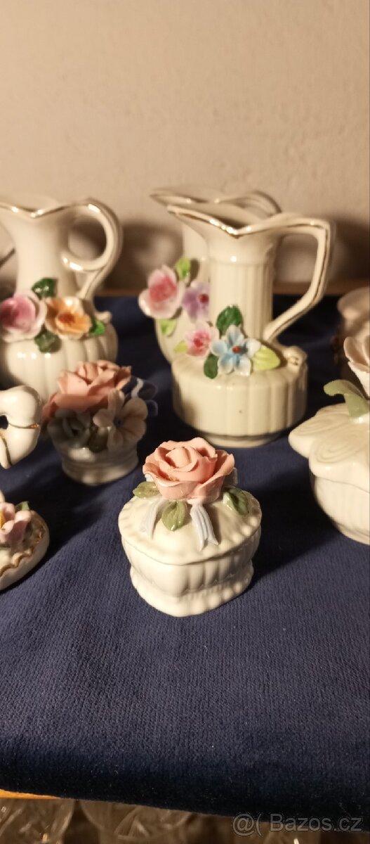 Spousta porcelánových miniatur - 3