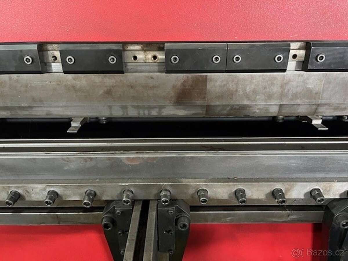 Ohraňovací lis Liptovské Strojárne HOL 80/25 - 3