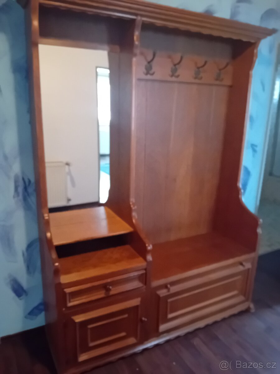 masivní předsíňová stěna - 3