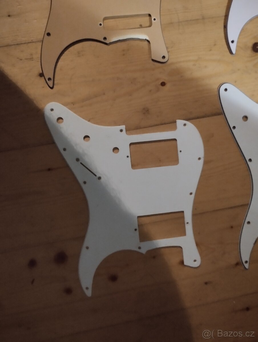 Pickguardy Stratocaster - 3