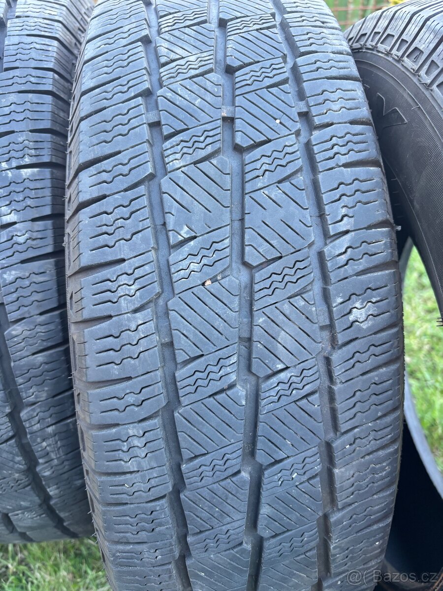 215/70/15C - 3