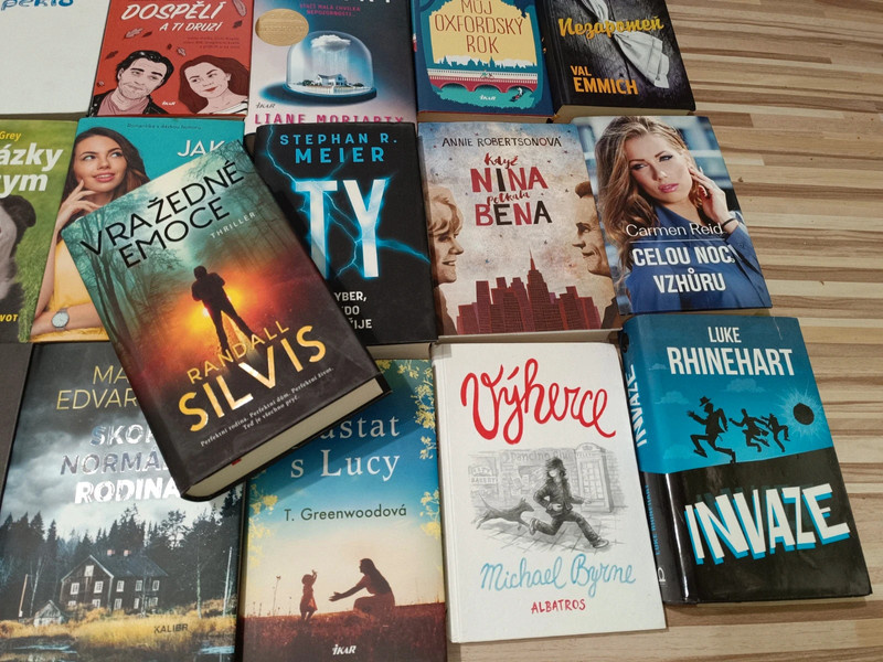 Detektivní knihy 23 kusů cena celkem - 3