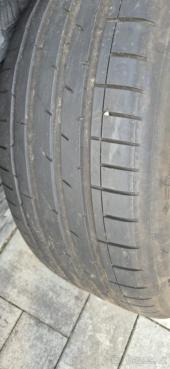 Prodám letní sadu 4 pneu originál Tesla model Y - 3
