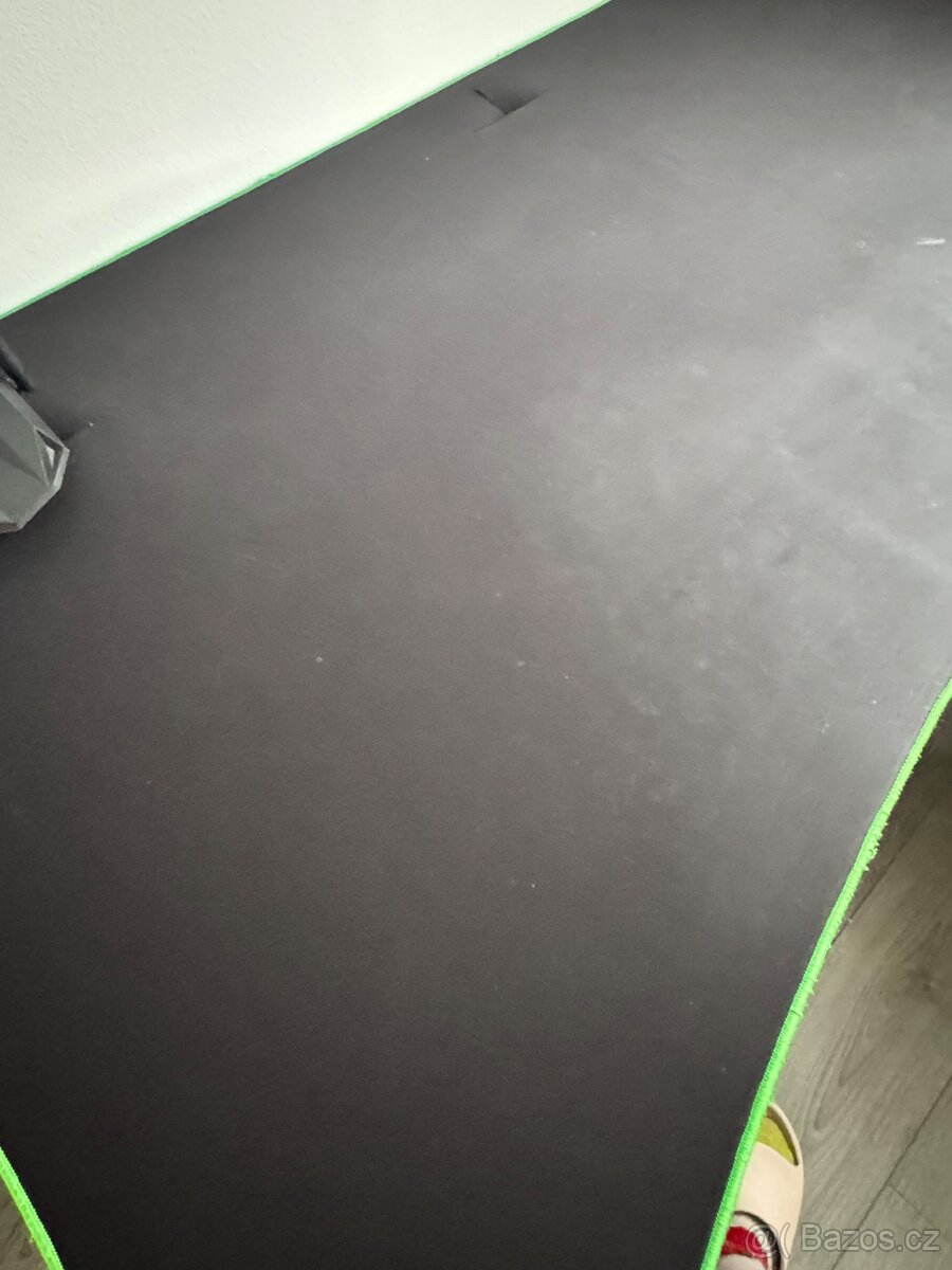 Herní PC stůl + židle černo-zelená Arrozi - 3