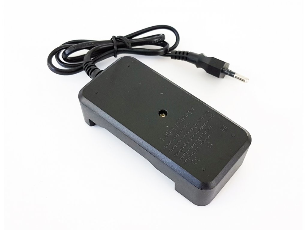 Nabíječka včetně 2 akumulátoru - 3