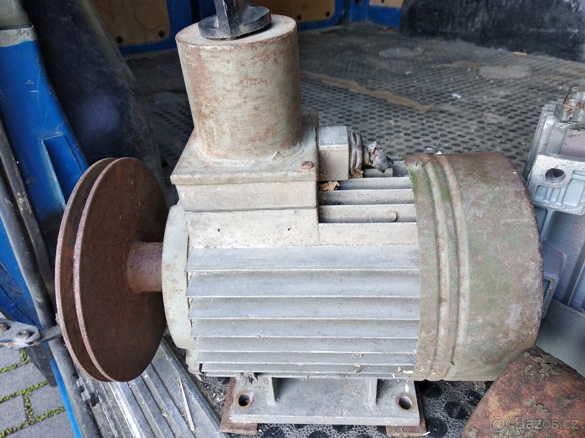 Třífázový asynchronní motor - patkový - 3