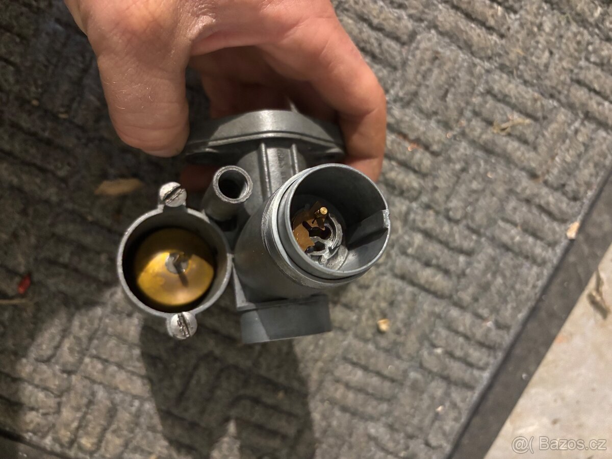 Karburátor jikov s sytičem - 3