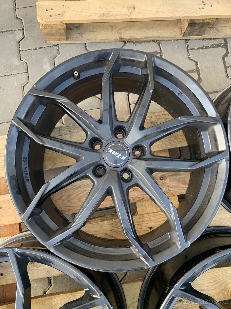 Alu kola černé Rial Lucca 8J r19 et40 - 3