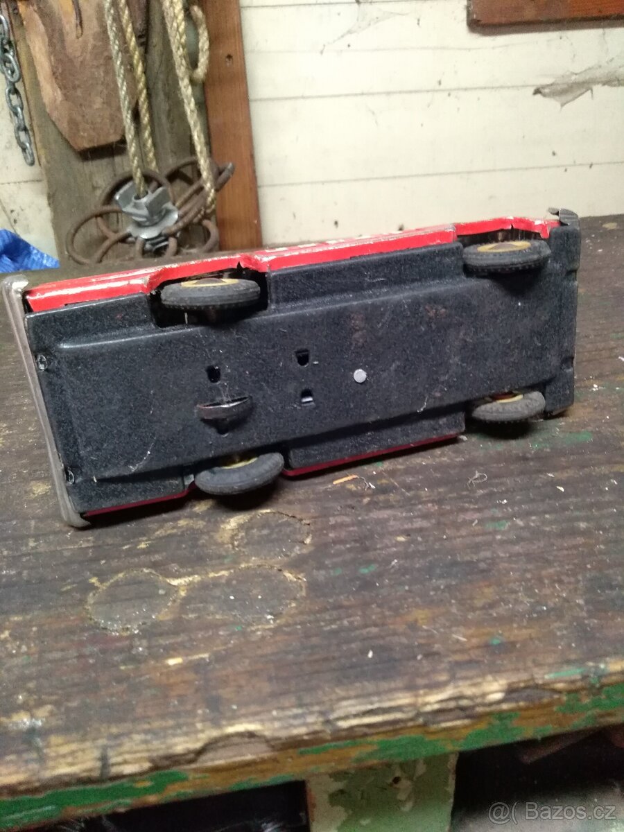 Staré plechové autíčko - 3