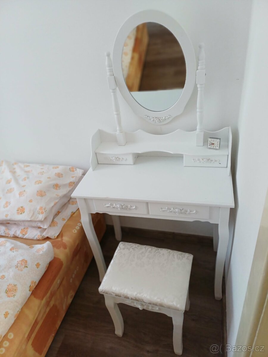 Toaletní stolek - 3