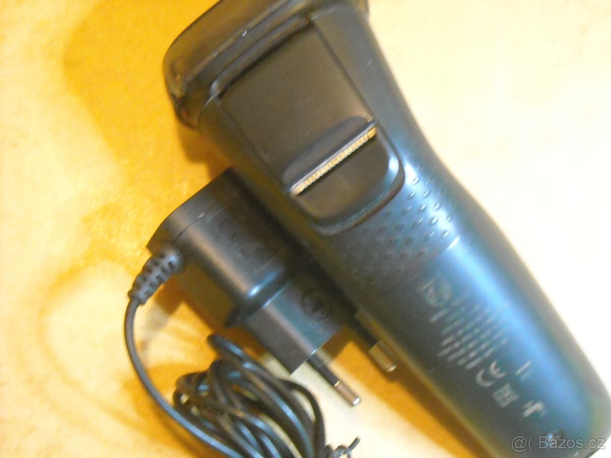 Holící strojek Philips - 3