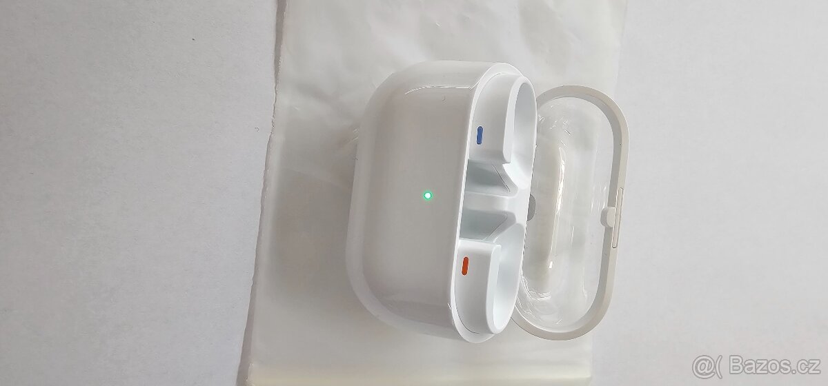 Prodám nabíječku k sluchátkům Galaxy Buds 3 Pro - 3