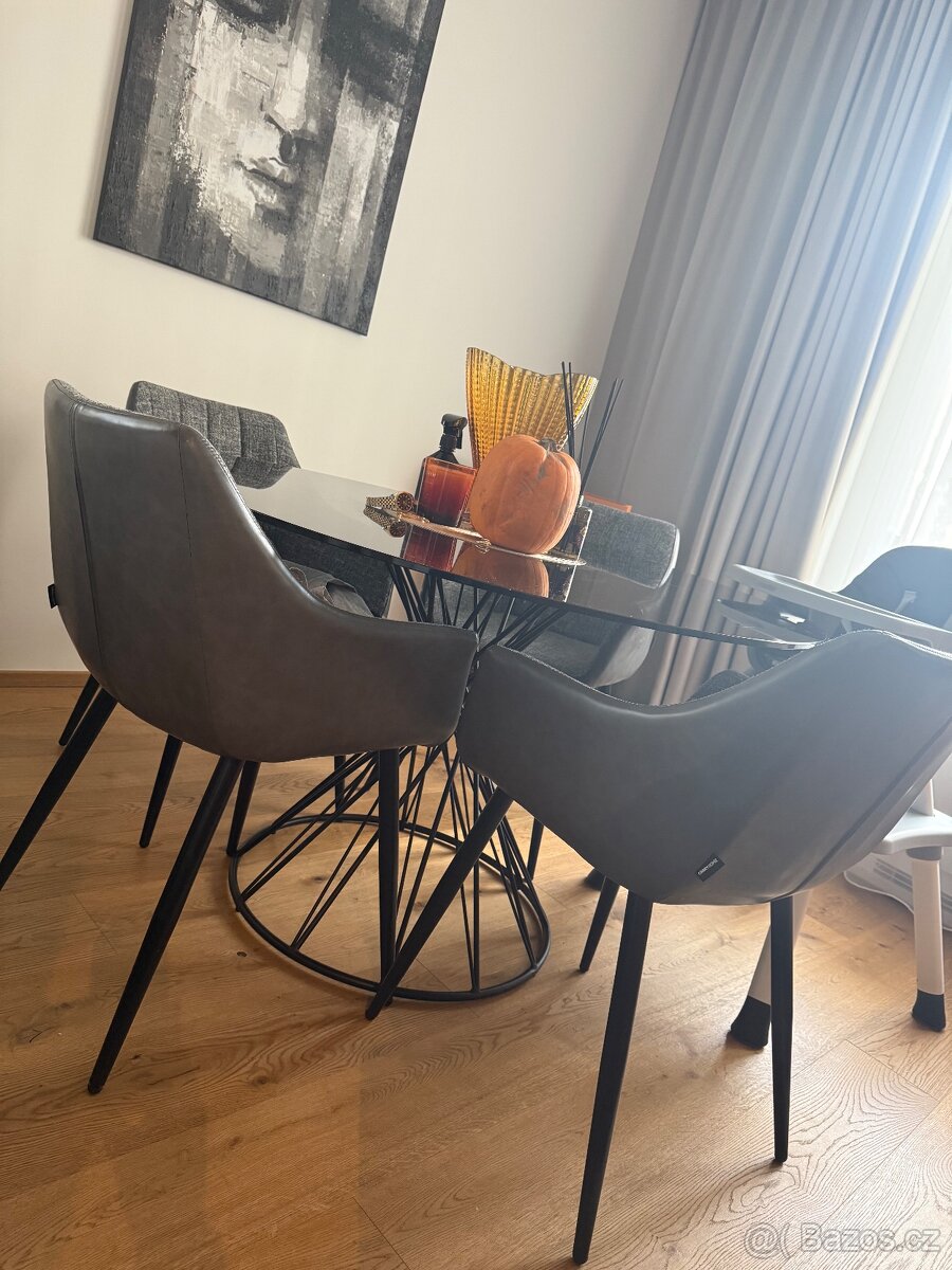 Prodám skleněný stůl + 4 židle jako sadu - 3