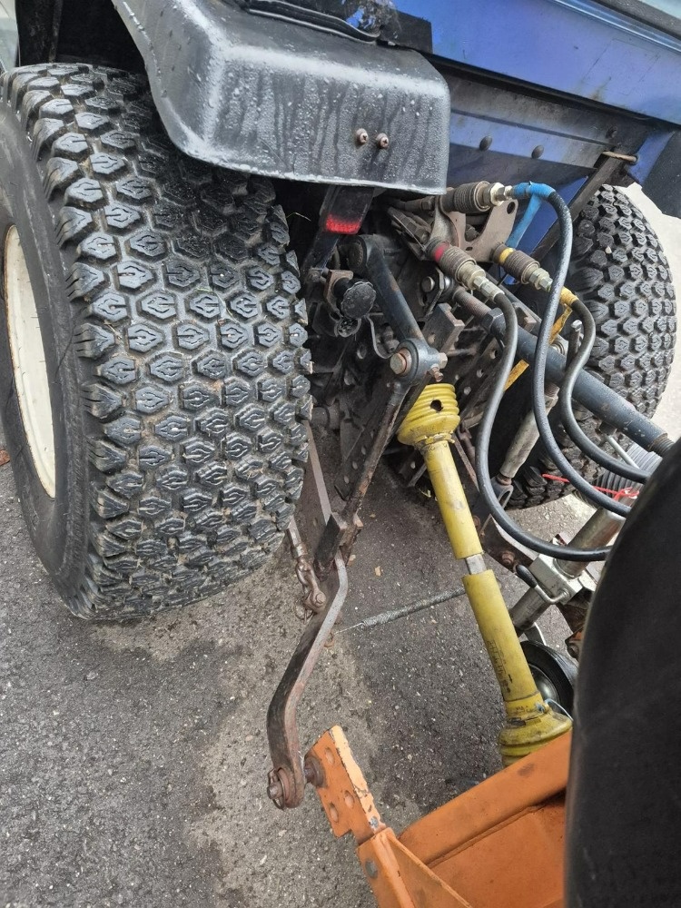 Malotraktor ISEKI 3240 se sekačkou - 3