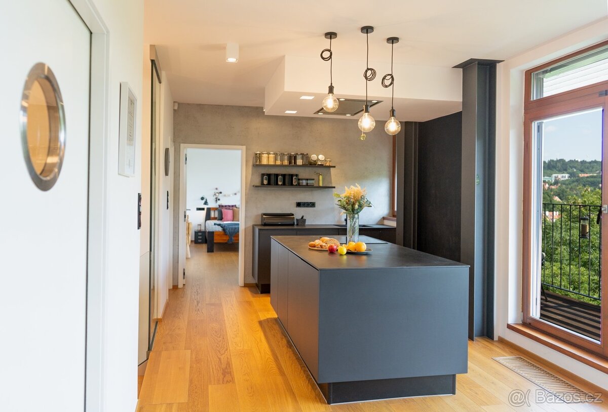 Nadstandardní mezonetový byt 3+kk se 2 terasami a panoramati - 3