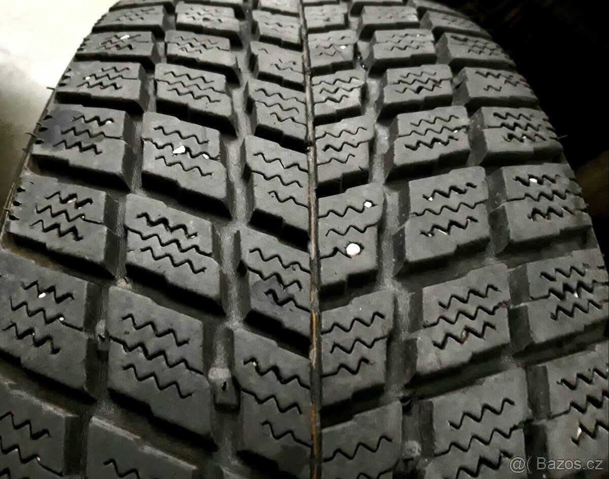 Sady nebo 2ks zimních pneu 225/60 R17: - 3