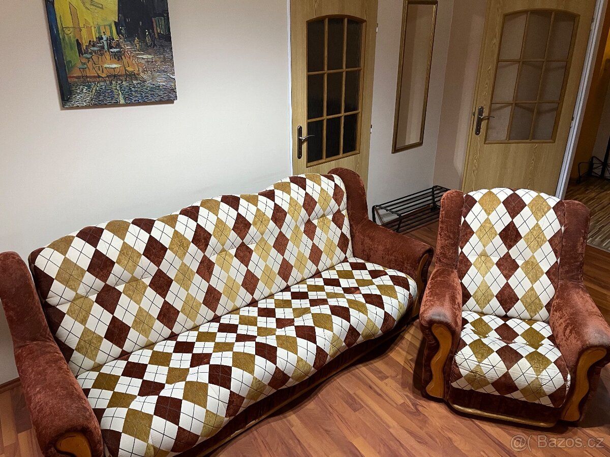 Prodám rozkládací gauč s dvěmi křesly - 3