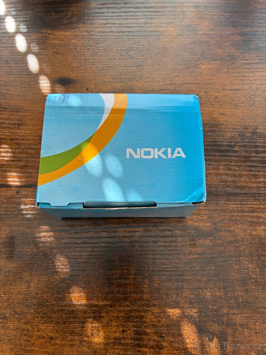 Prodám stylovou Nokii 7373 ve výborném stavu - černá - 3