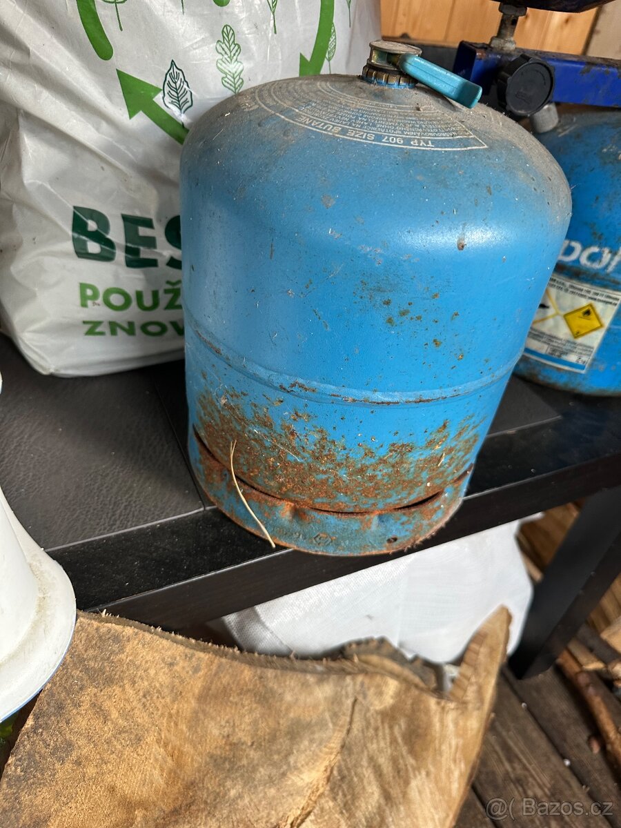 Vařič a butan láhve - 3