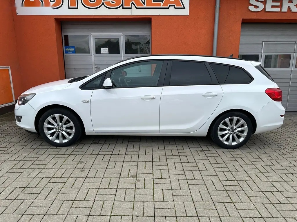 Opel Astra, 1.4 T 103KW NAVI,BI-XENON - 3