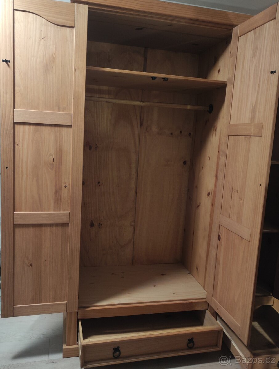 Skříň rustikální Corona 3dveřová - 3