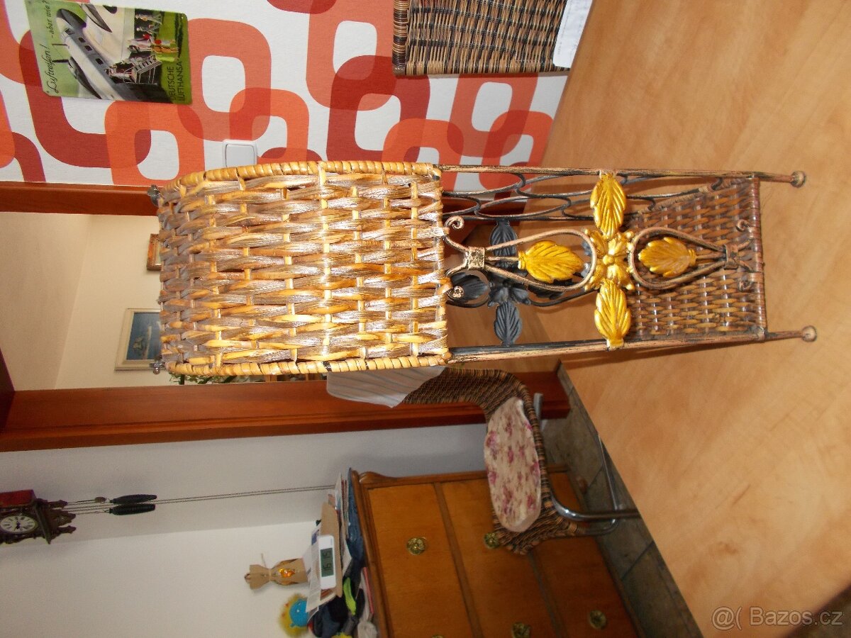 Kovový stojan na víno - 3