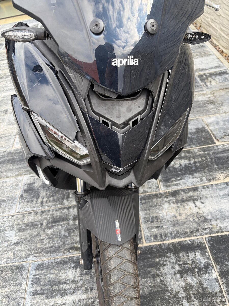 Aprilia sr gt125 - 3
