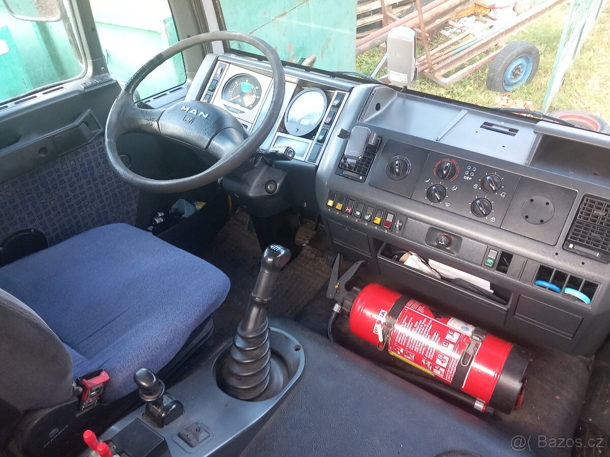 Man nosic kontejneru - 3