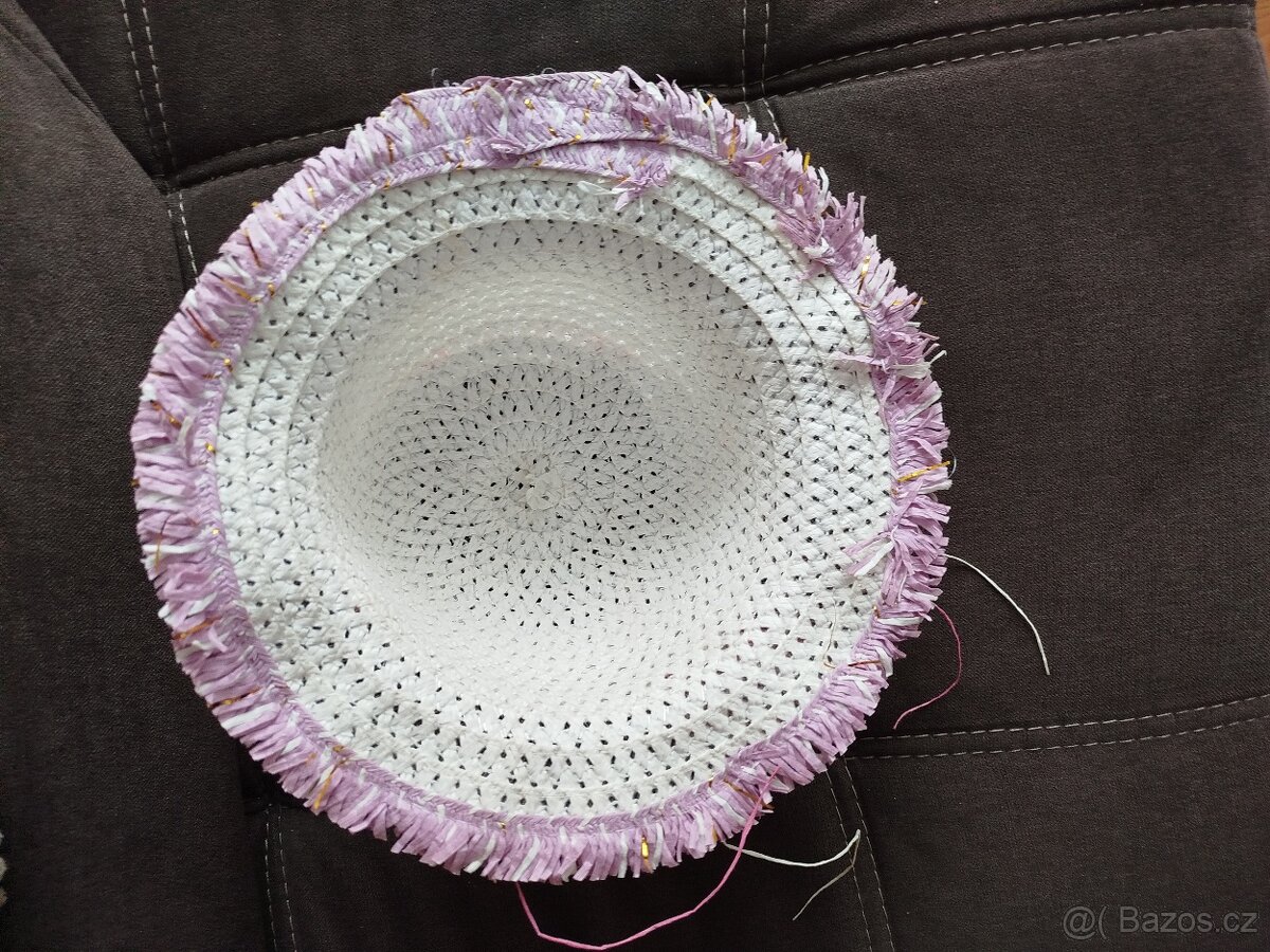 Dívčí klobouk a sluneční brýle - 3