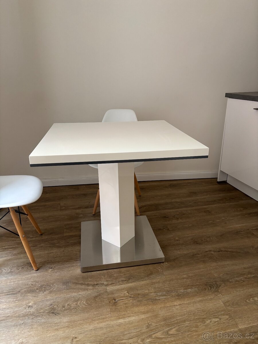 Jedálenský stolek - 3