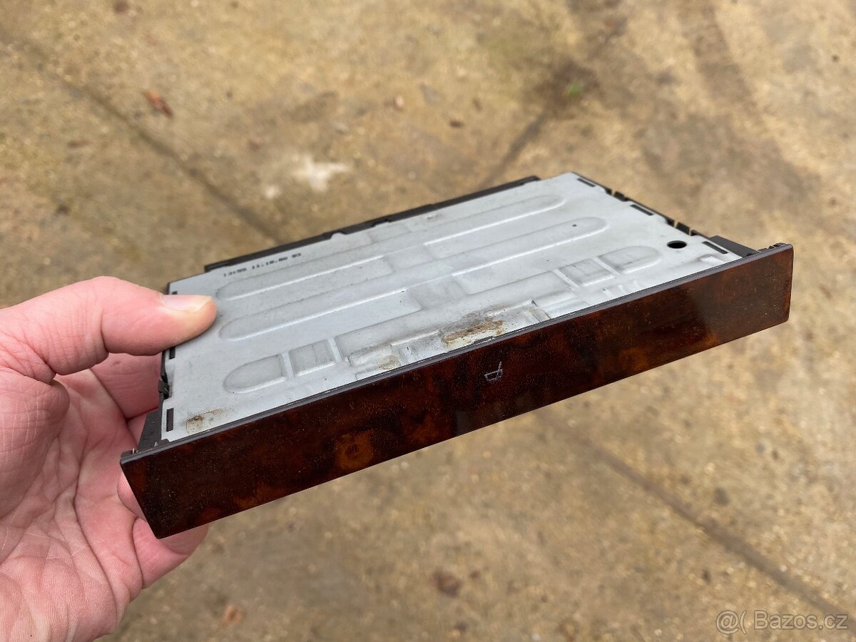 Golf 4 držák nápojů - 3