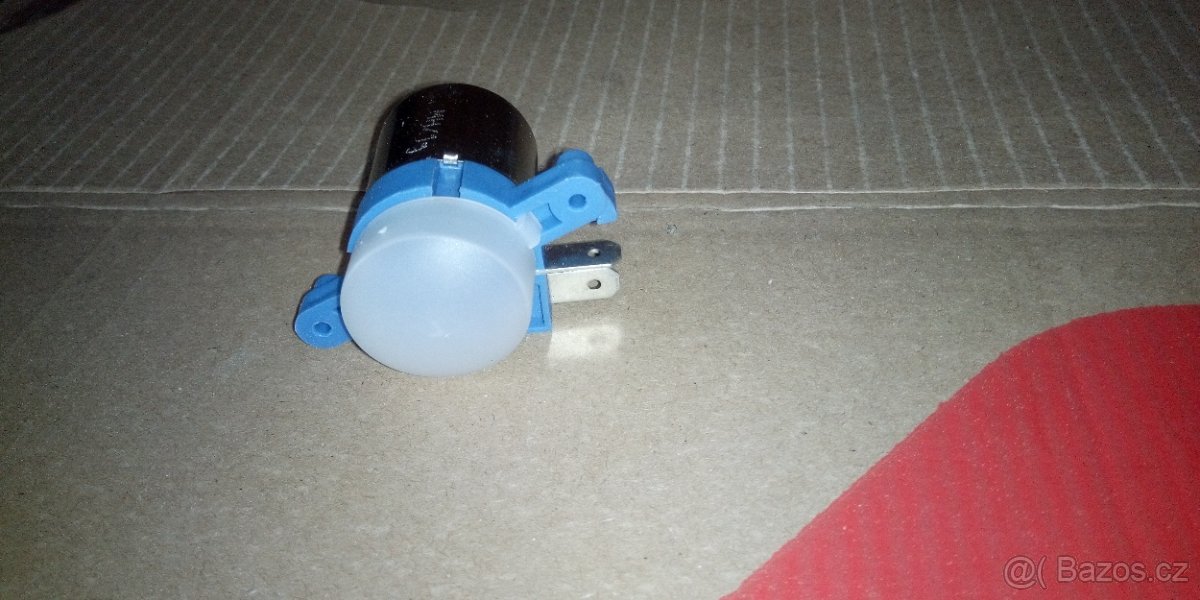 MAZDA MOTOREK ZADNÍHO OSTŘIKOVAČE - 3