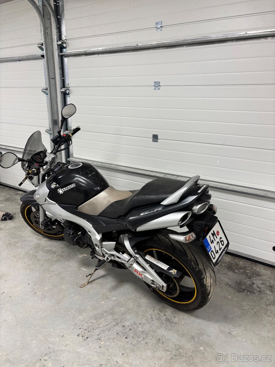 Suzuki GSR 600 - 3