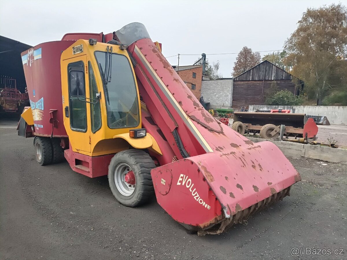 12m3 Italský samojízdný krmný vůz AGM WS12, jen 7900h - 3