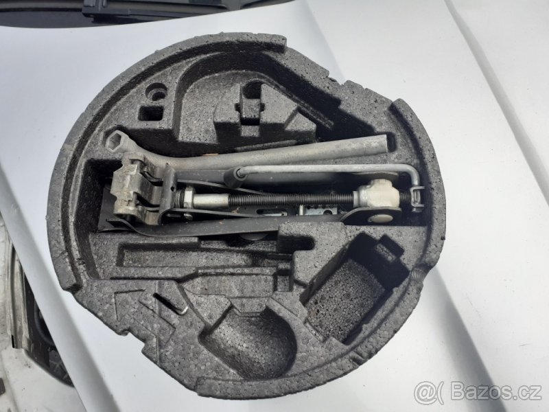 octavia ll, kastlik,ofuky,dekor lišty, spínače, - 3