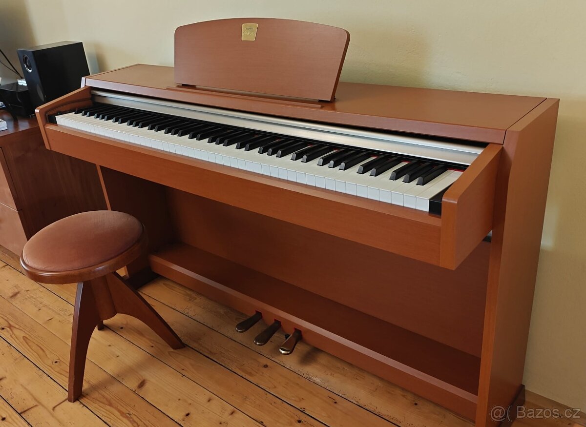 Yamaha Clavinova CLP 220 - 3