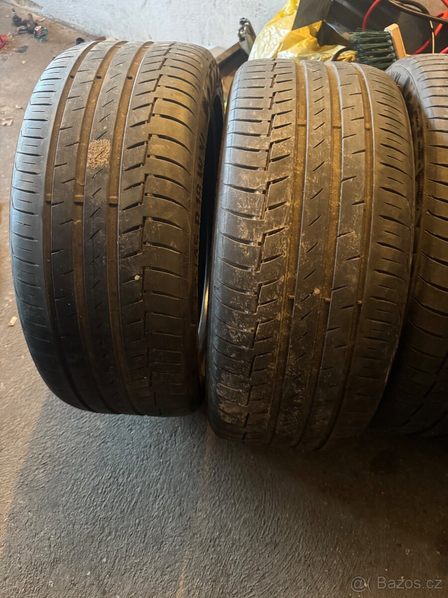 235/45R18 - 3