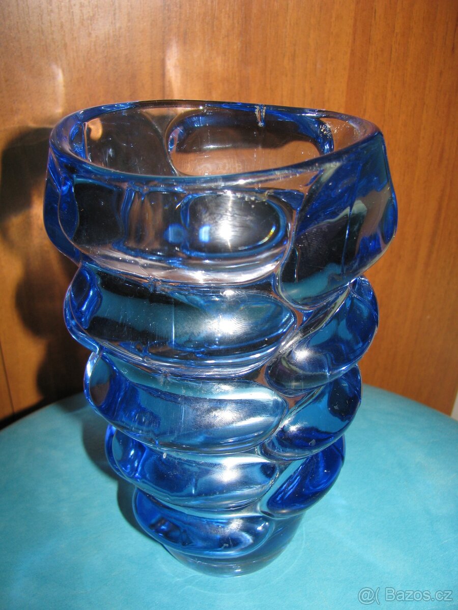 stará váza z modrého skla - Vladislav Urban - 3